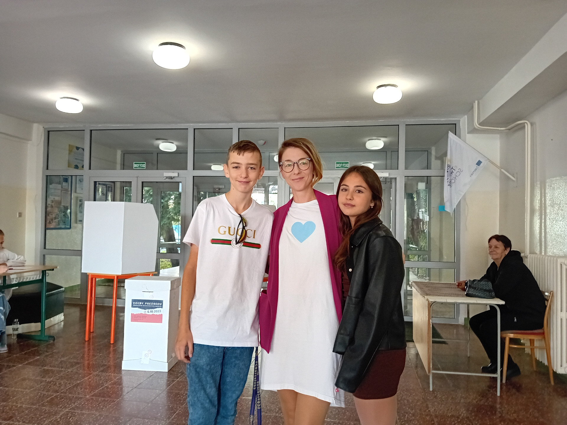Triedna p. učiteľka s presdedníčkou Lindou a podpredsedom Lukášom.
